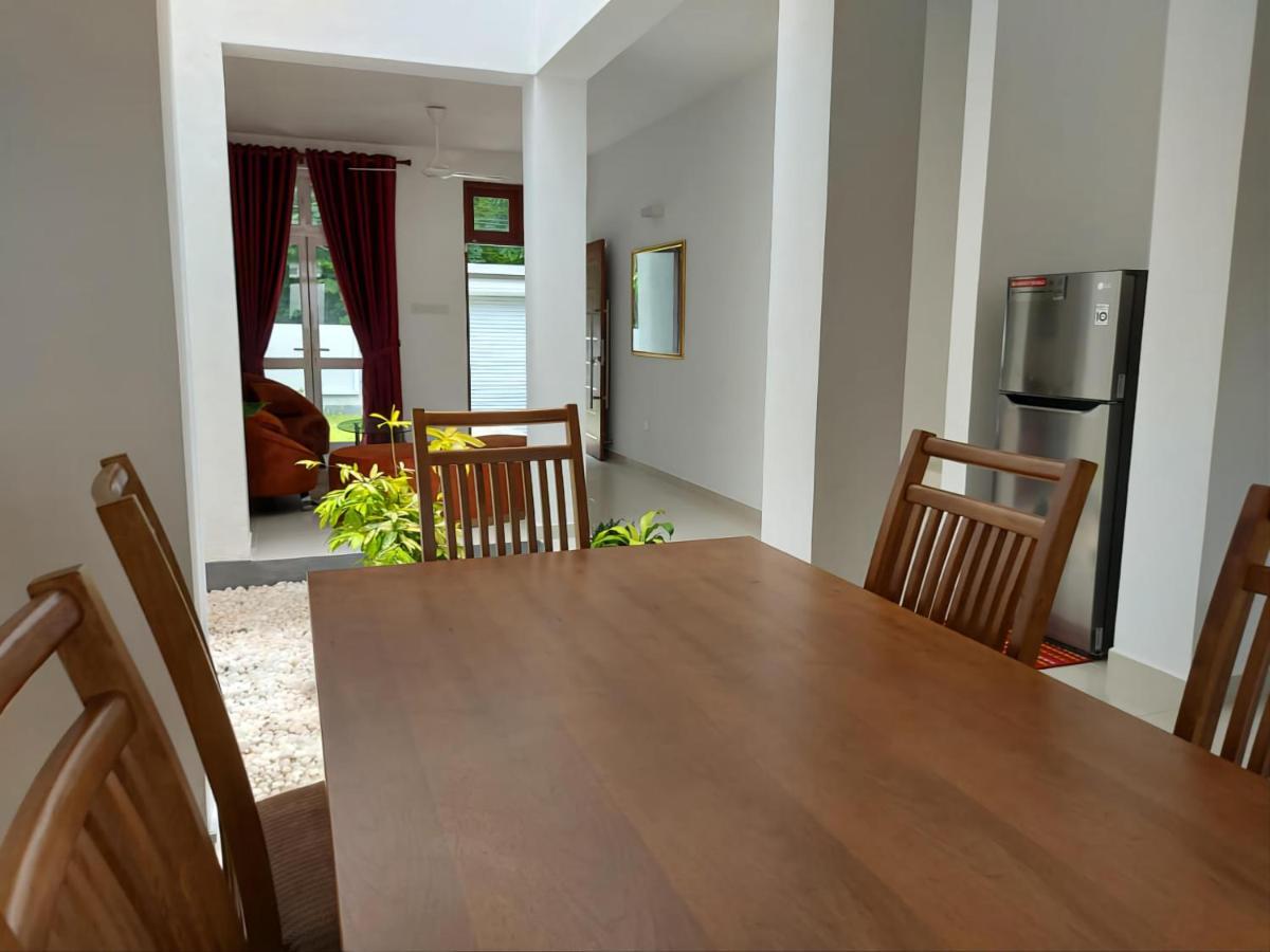 Oesis - Stylish Villa Steps From Historic Galle Fort Exterior foto